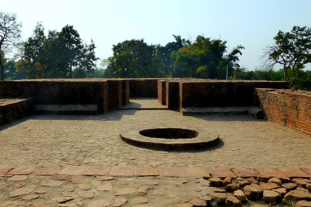 Ancient buildings and well at Shravasti
