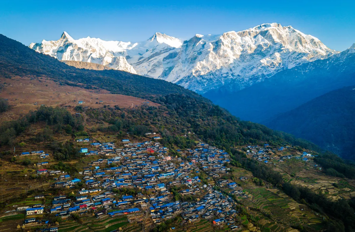 Sikles village below the Annapurna mountains